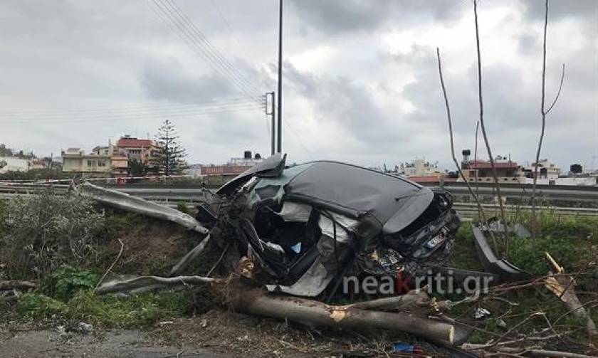 Σοκαριστικό τροχαίο στην Κρήτη: «Ιπτάμενο» αυτοκίνητο ξήλωσε δέντρα (pics)