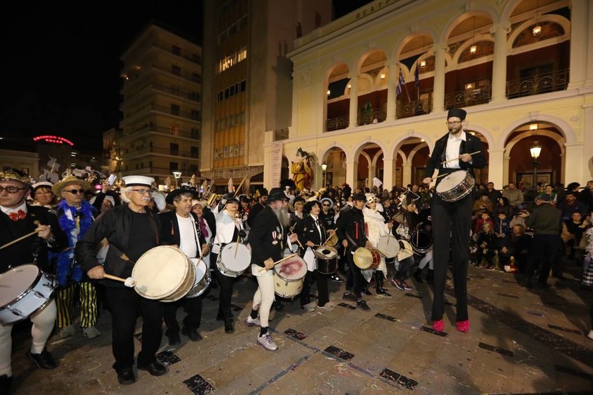 Απόκριες: Η μεγαλύτερη νύχτα του Πατρινού Καρναβαλιού - Ποδαράτη παρέλαση... απογείωσης! (pics&vid)