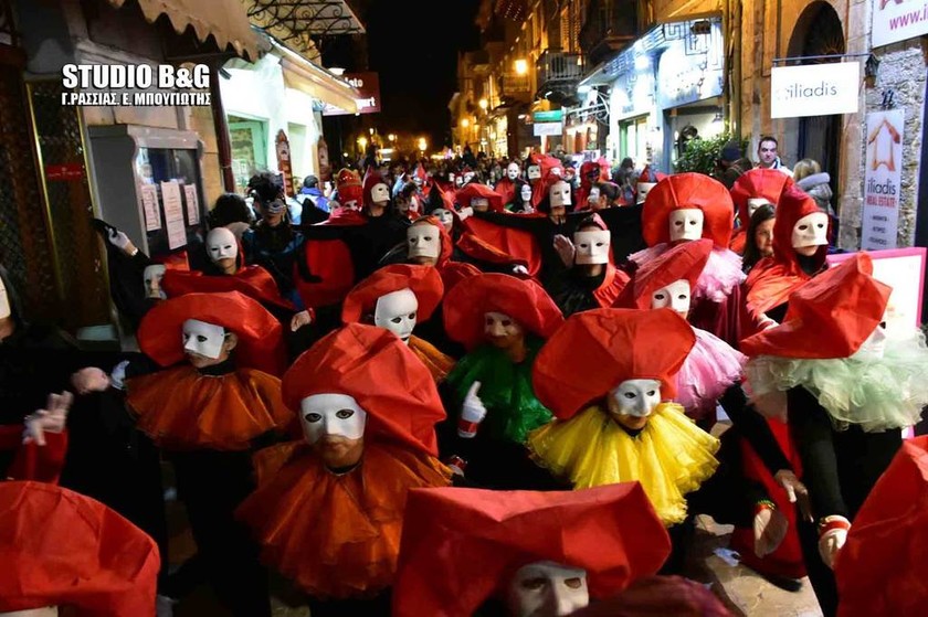 Απόκριες - Ναύπλιο: Πλήθος κόσμου στο Βενετσιάνικο καρναβάλι (pics&vid)