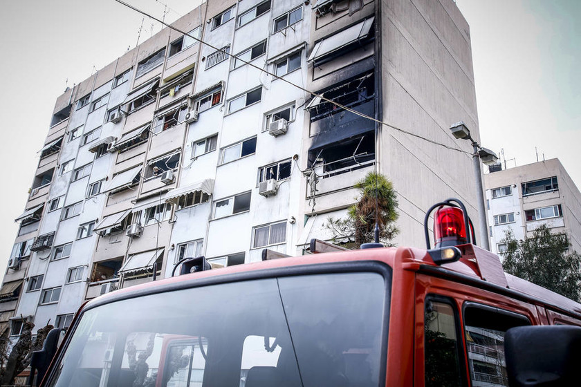 Σοκ στο Περιστέρι: Παλαίμαχος ποδοσφαιριστής κάηκε μέσα στο διαμέρισμά του (pics)