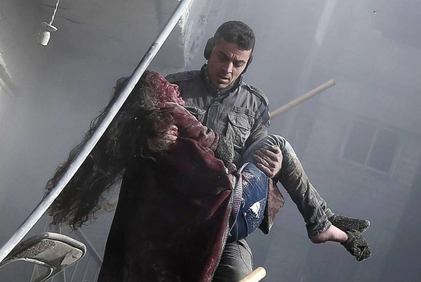 «Λουτρό αίματος» στη Συρία: Στους 71 οι νεκροί από τον βομβαρδισμό της Γούτα (ΣΚΛΗΡΕΣ ΕΙΚΟΝΕΣ)
