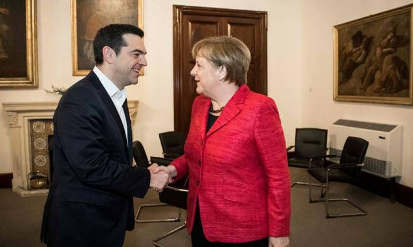 PM Tsipras discusses latest developments with Chancellor Merkel