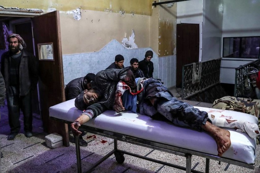 «Λουτρό αίματος» στη Συρία: 250 άμαχοι νεκροί μέσα σε 48 ώρες (ΠΡΟΣΟΧΗ! ΣΛΗΡΕΣ ΕΙΚΟΝΕΣ)