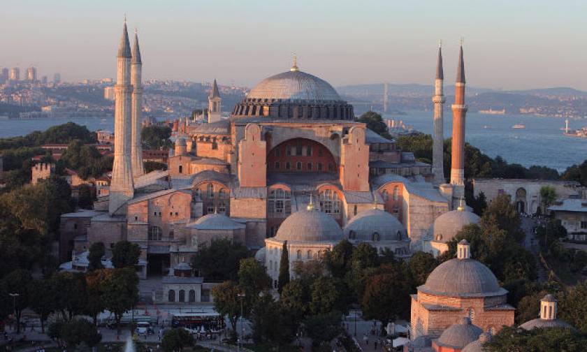 Σαν σήμερα το 532 μ.Χ. θεμελιώνεται ο ναός της Αγίας Σοφιάς στην Κωνσταντινούπολη