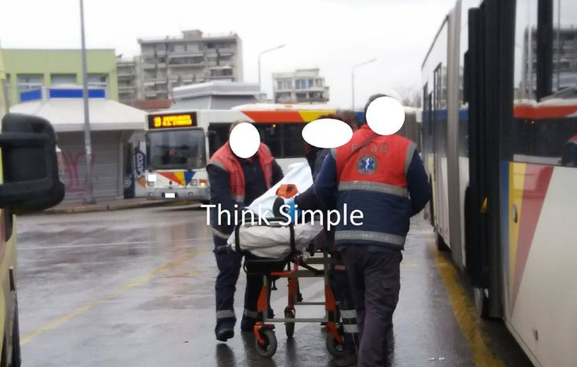 Τραγωδία στη Θεσσαλονίκη: Γυναίκα πέθανε μέσα στο λεωφορείο (pics)
