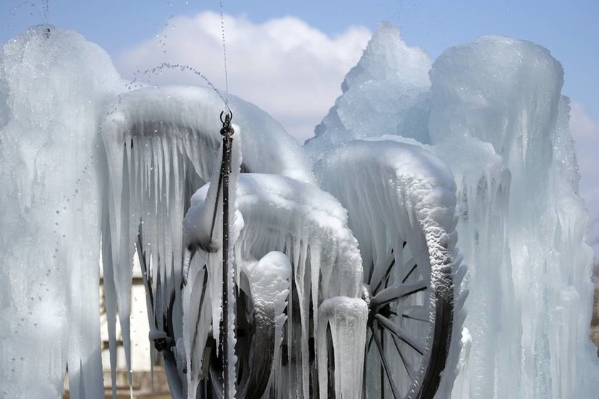 Φονικός χιονιάς «χτυπά» την Ευρώπη: Εννέα νεκροί από το σιβηρικό ψύχος (pics+vids)