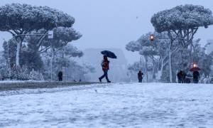 Φονικός χιονιάς «χτυπά» την Ευρώπη: Δέκα νεκροί από το σιβηρικό ψύχος (pics+vids)