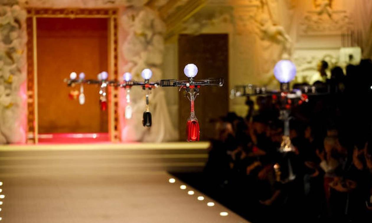Οι Dolce & Gabbana «κατέβασαν» drones στην πασαρέλα τους! (pics)
