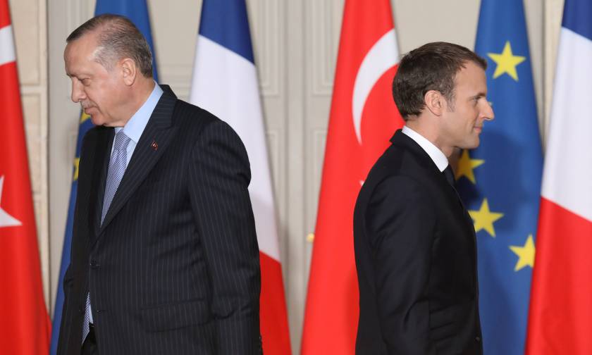 «Άγρια» κόντρα Γαλλίας-Τουρκίας έπειτα από τηλεφωνική συνομιλία Ερντογάν-Μακρόν