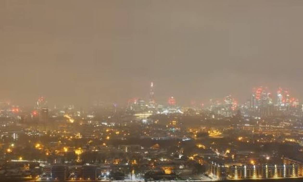 Εντυπωσιακό timelapse βίντεο: Ο χιονιάς «σαρώνει» το Λονδίνο!