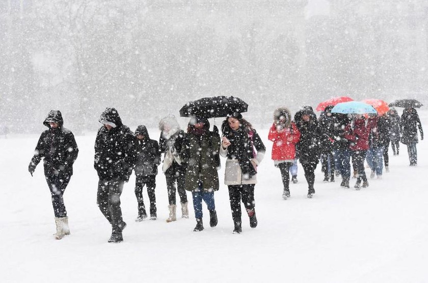 Φονικό ψύχος και σφοδρές χιονοθύελλες σαρώνουν την Ευρώπη – Στους 48 ο αριθμός των νεκρών 