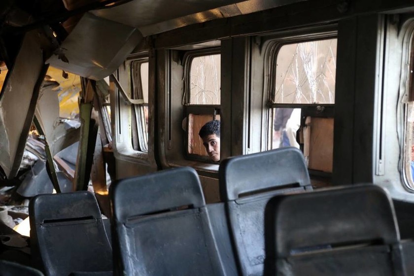 Σφοδρή σύγκρουση τρένων στην Αίγυπτο: Τουλάχιστον 15 οι νεκροί - Συγκλονιστικές φωτογραφίες