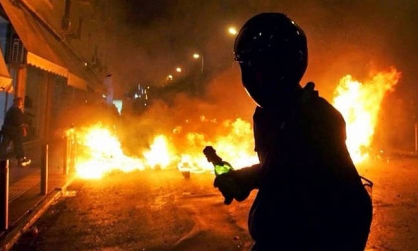 Μία ακόμα νύχτα επεισοδίων με ρίψη μολότοφ στο κέντρο της Αθήνας
