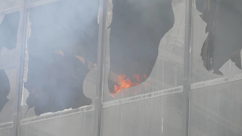 Συναγερμός για μεγάλη πυρκαγιά στην Εφορία στο κέντρο της Λάρισας - Εικόνες - ντοκουμέντο