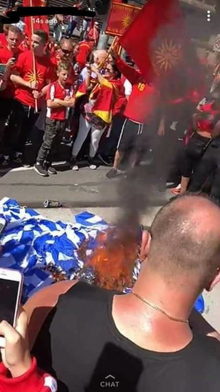 Εθνικιστικές διαδηλώσεις Σκοπιανών σε επτά χώρες - Έκαψαν ελληνικές σημαίες (Pics)