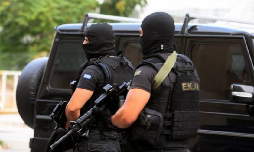 Counter-terrorism squad on trail of alleged far-right criminal group, detains six
