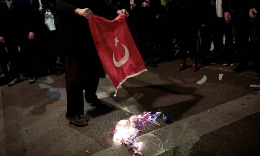 Είδηση - «βόμβα»: Η Τουρκία ζητάει τη σύλληψη Ελλήνων στην Αθήνα