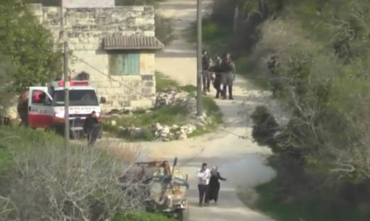 Βίντεο–Σοκ: Ισραηλινοί στρατιώτες πετούν χειροβομβίδα σε ζευγάρι Παλαιστινίων με μωρό στην αγκαλιά