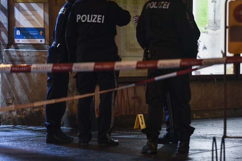Συναγερμός στην Αυστρία: Τέσσερις τραυματίες από διπλή επίθεση με μαχαίρι (Pics)