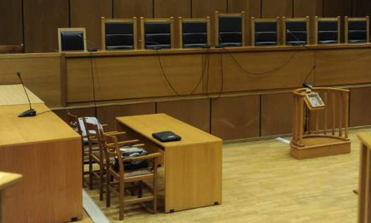 Μισθοδικείο: Αντισυνταγματικές οι περικοπές των συντάξεων δικαστών και εισαγγελέων
