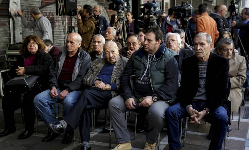 Συγκέντρωση συνταξιούχων στο κέντρο της Αθήνας ενάντια στις περικοπές