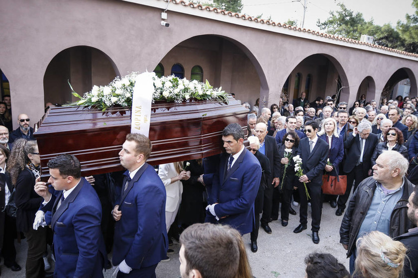 Το «τελευταίο αντίο» στο Βασίλη Μουλόπουλο: Παρών στην κηδεία ο Αλέξης Τσίπρας (pics)
