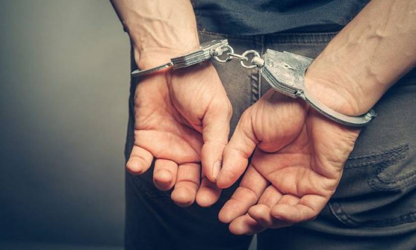 Συνελήφθη 40χρονος πατέρας στη Σαλαμίνα για παραμέληση ανηλίκου