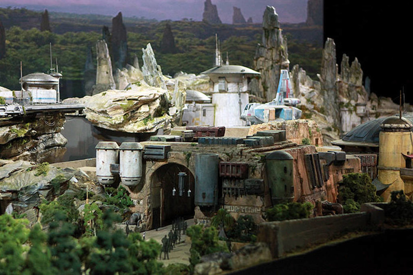 To drone της Disney πετάει πάνω από το Star Wars Park  - Εντυπωσιακές εικόνες