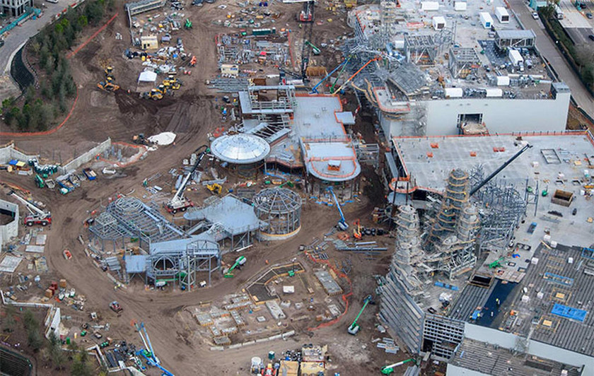 To drone της Disney πετάει πάνω από το Star Wars Park  - Εντυπωσιακές εικόνες