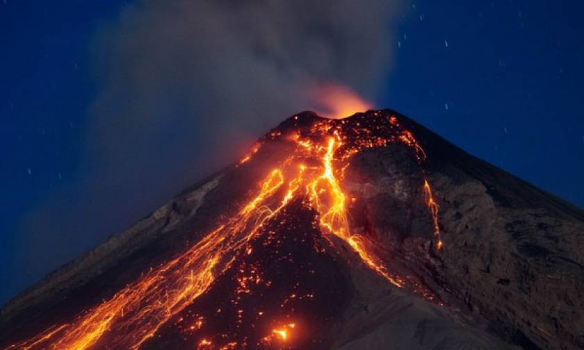 «Ξύπνησε» το ηφαίστειο του Τζέιμς Μποντ στην Ιαπωνία (vid)