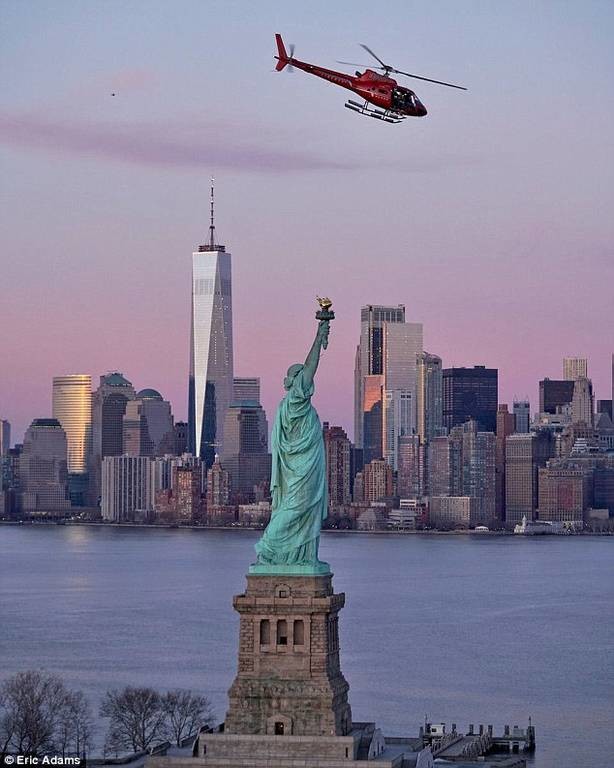 Τραγωδία στη Νέα Υόρκη με ελικόπτερο: Το απεγνωσμένο κάλεσμα για βοήθεια του πιλότου (pics&vids)