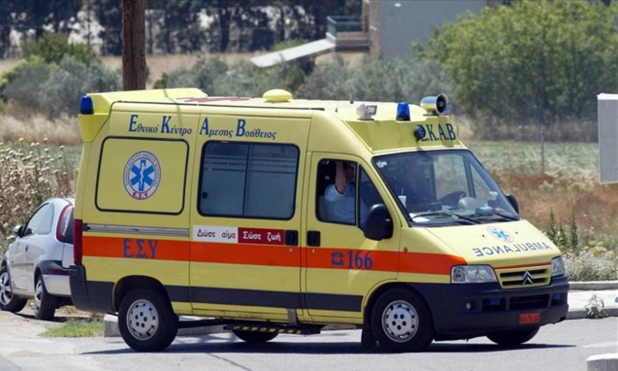 Σοβαρό τροχαίο στην Κρήτη: «Εκτοξεύτηκε» από το δίκυκλο και χτύπησε σε ελιά