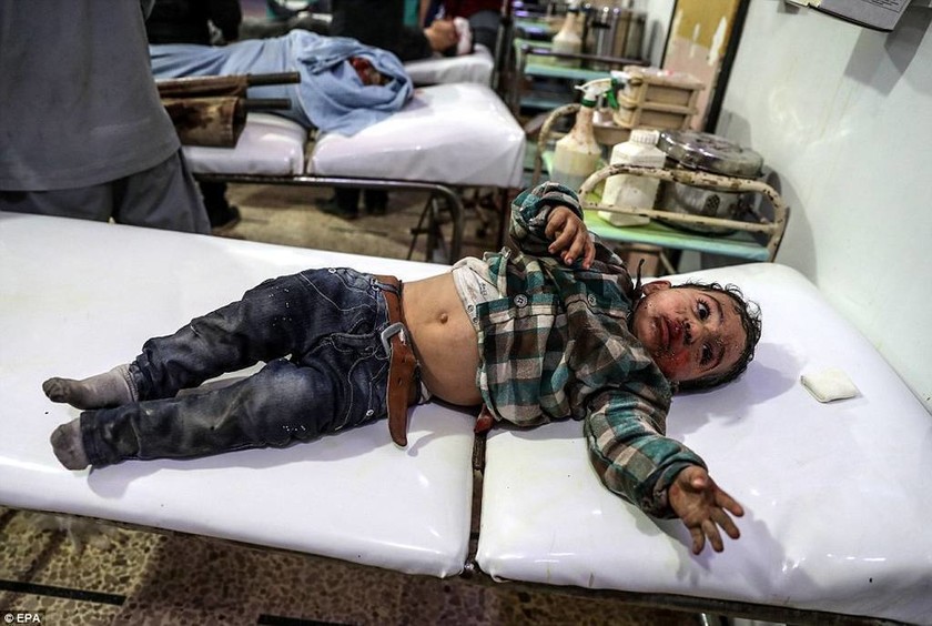 «Λουτρό αίματος» στη Συρία: Τουλάχιστον 1.220 άμαχοι νεκροί σε ένα μήνα στη Γούτα (ΣΚΛΗΡΕΣ ΕΙΚΟΝΕΣ)