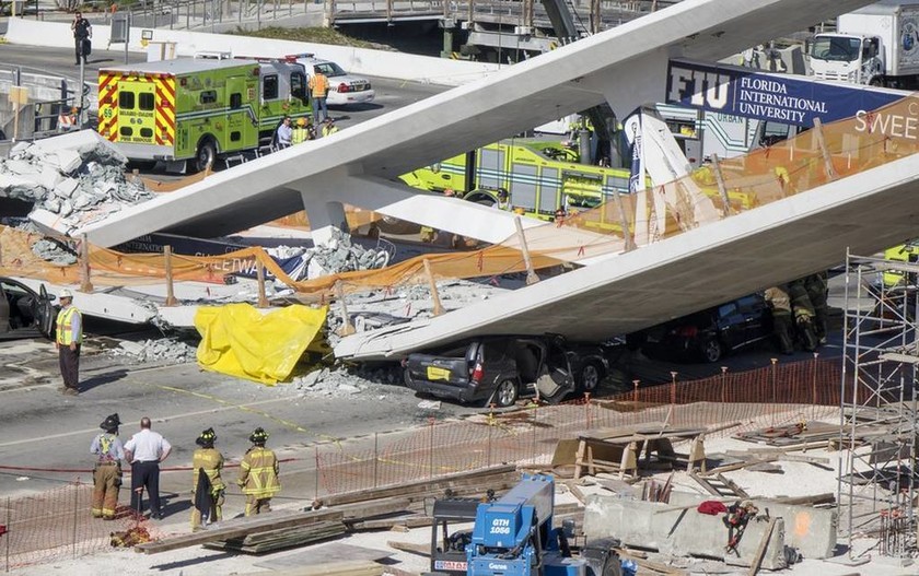 ΗΠΑ: Τέσσερις νεκροί από κατάρρευση πεζογέφυρας στο Μαϊάμι (pics+vid)