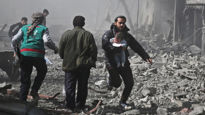 «Λουτρό αίματος» στη Συρία: Περισσότεροι από 42 άμαχοι νεκροί – Χιλιάδες εγκαταλείπουν τη Γούτα 