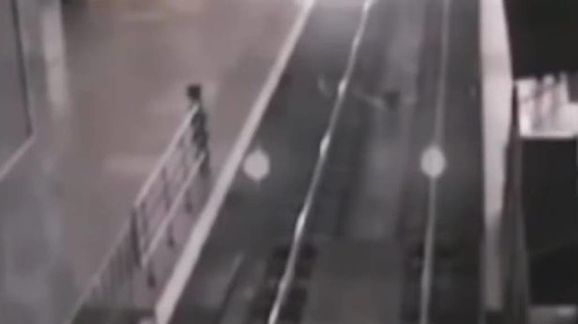 Ανατριχιαστικό βίντεο: Τρένο φάντασμα μεταφέρει επιβάτες σε παράλληλο σύμπαν!