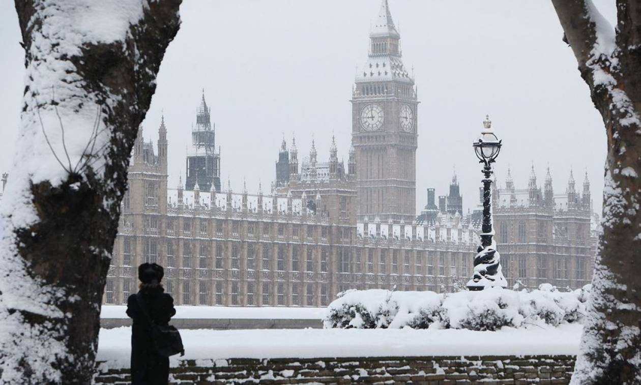 Μάρτης γδάρτης στη Βρετανία: Σφοδρές χιονοπτώσεις παραλύουν τη χώρα – Δείτε βίντεο