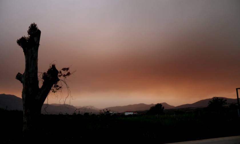 Καιρός τώρα: Με λασποβροχές, καταιγίδες και αφρικανική σκόνη η Δευτέρα (pics)