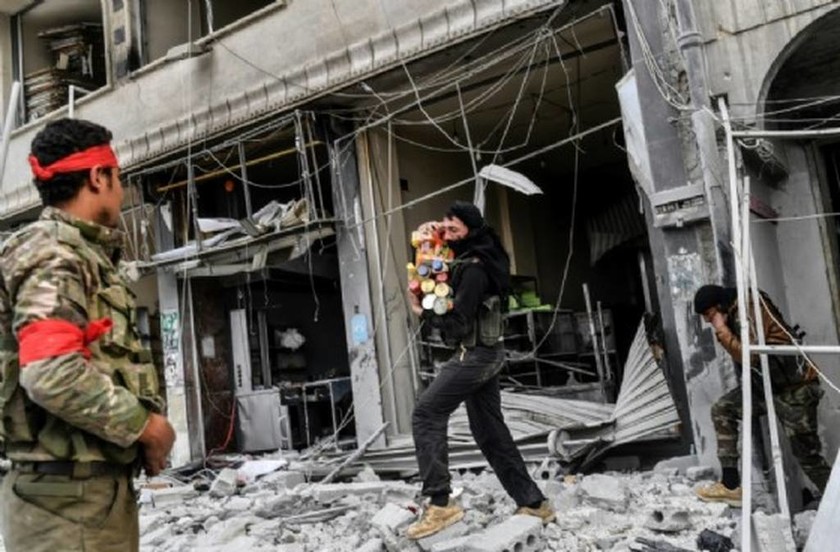 Η καταστροφή της Αφρίν: Λεηλατούν και πυρπολούν όπως το ISIS οι «απελευθερωτές» του Ερντογάν