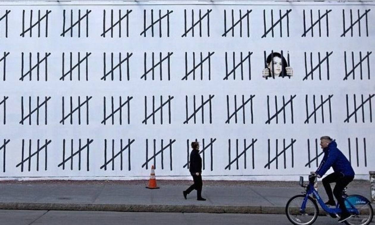 O ανατρεπτικός Banksy «ξαναχτύπησε» κατά της «χούντας» Ερντογάν στην Τουρκία (Pics)