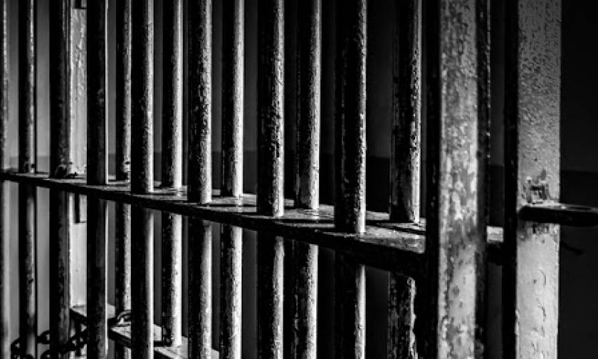 Σέρρες: Κρατούμενος χρησιμοποίησε την ανήλικη κόρη του για να περάσει χάπια στη φυλακή