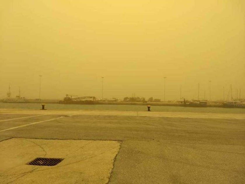 Απίστευτες εικόνες: Η αφρικανική σκόνη «εξαφάνισε» την Κρήτη!