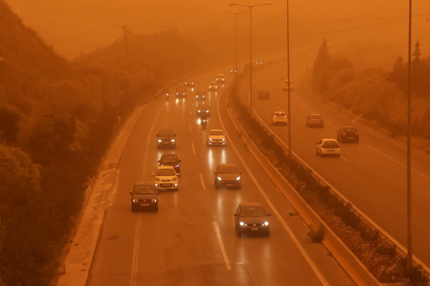 ΠΡΟΣΟΧΗ: Η αφρικανική σκόνη επιστρέφει και θα «πνίξει» σχεδόν όλη τη χώρα! (pics)