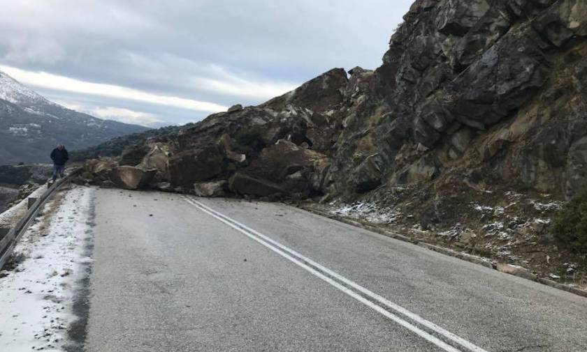 Major landslide on the old national road linking Ioannina with Metsovo