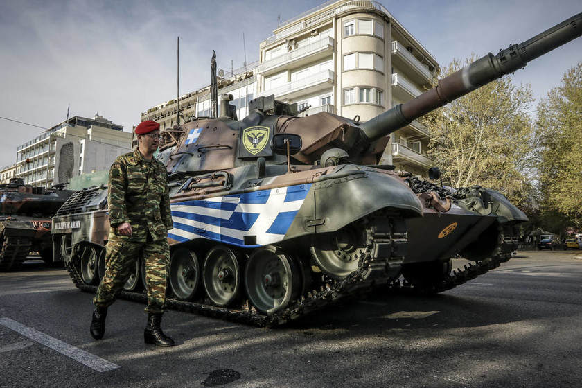Παρέλαση 25η Μαρτίου: Έκλεψε τις εντυπώσεις το άρμα Leopard 1A5 με τη γαλανόλευκη (pics)
