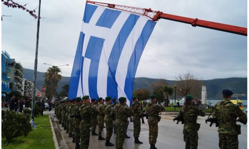 Δέος για την ελληνική σημαία των 350 τ.μ. στην Ηγουμενίτσα (vid)