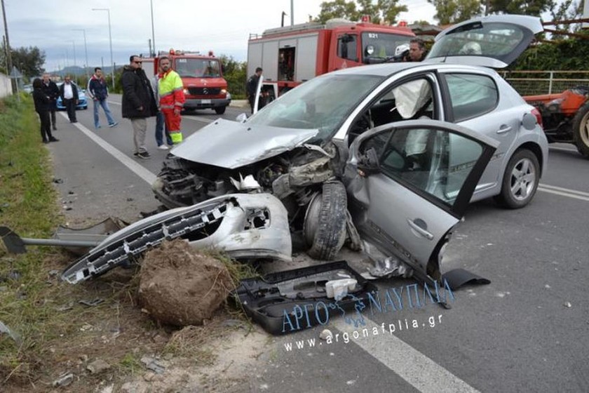Τραγωδία στο Ναύπλιο: Οδηγός βρήκε φρικτό θάνατο έπειτα από σύγκρουση με τρακτέρ (pics)