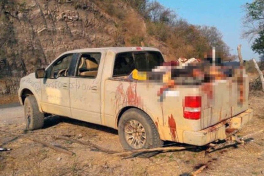 Εικόνες φρίκης στο Μεξικό: 15 πτώματα βρέθηκαν σε εγκαταλελειμμένο φορτηγάκι (ΣΚΛΗΡΕΣ ΕΙΚΟΝΕΣ)
