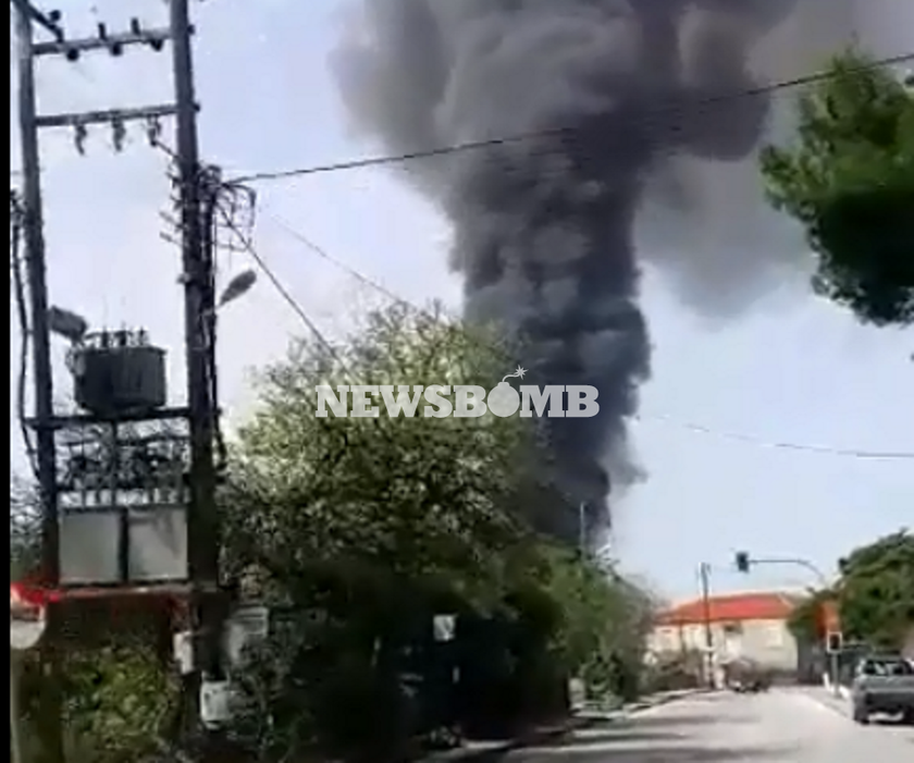 Αποκλειστικό βίντεο: ΕΚΤΑΚΤΟ - Ένας νεκρός από πυρκαγιά σε εργοστάσιο έξω από το Βόλο