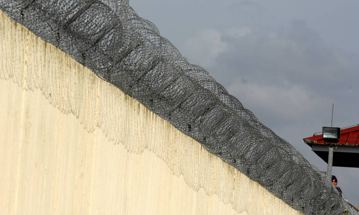 Έρευνα για την ομηρία σωφρονιστικού υπαλλήλου στις φυλακές Τρικάλων